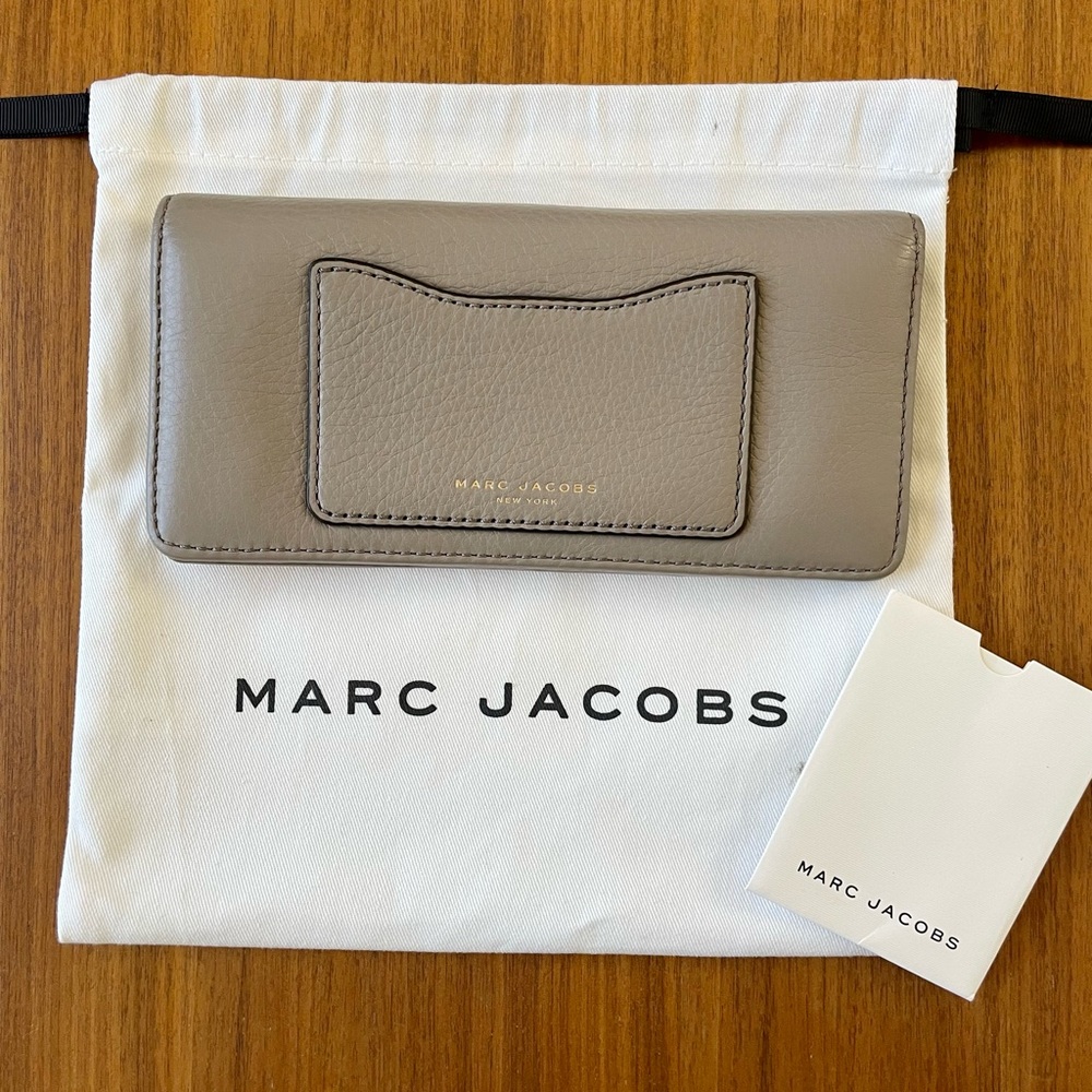 Marc Jacobs Leather Grain Texture Wallet